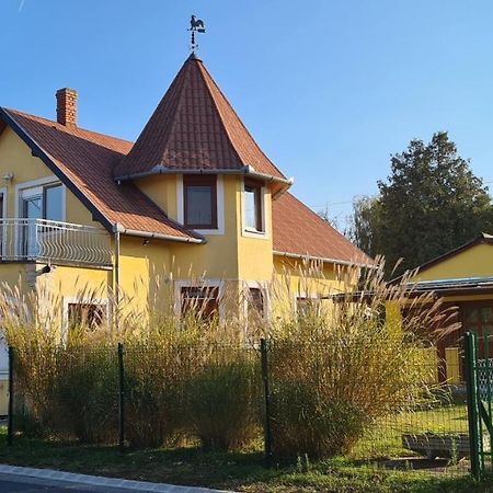 Hajas Familia Kiado Szobak Balatonmáriafürdő Extérieur photo
