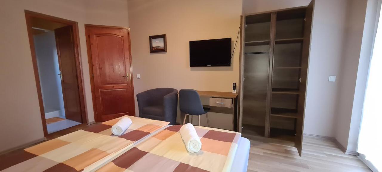 Hajas Familia Kiado Szobak Balatonmáriafürdő Extérieur photo