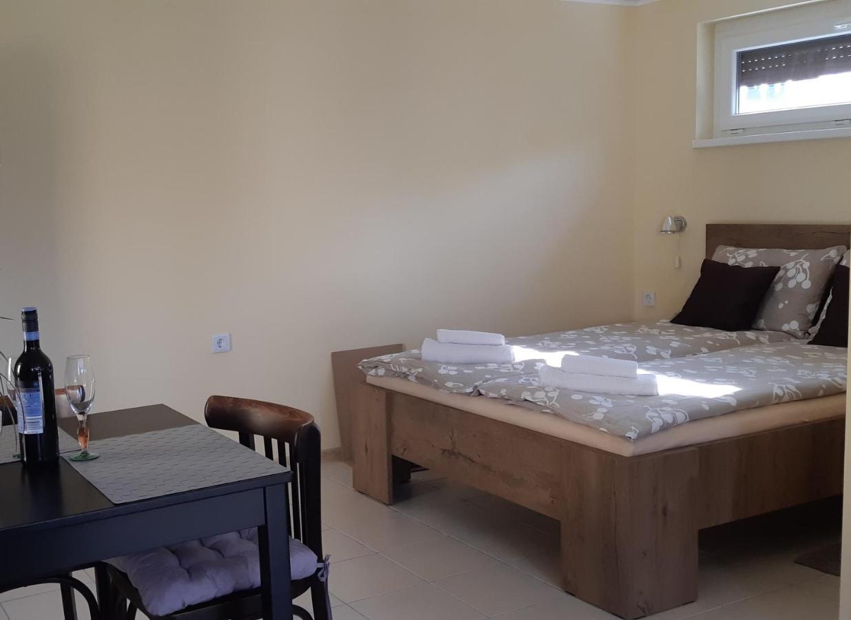Hajas Familia Kiado Szobak Balatonmáriafürdő Extérieur photo