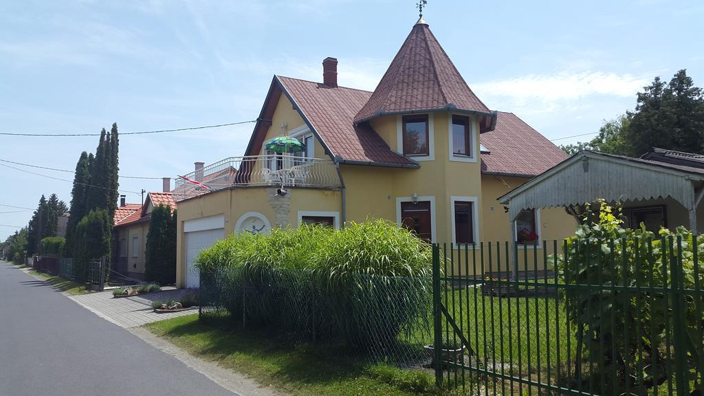 Hajas Familia Kiado Szobak Balatonmáriafürdő Extérieur photo